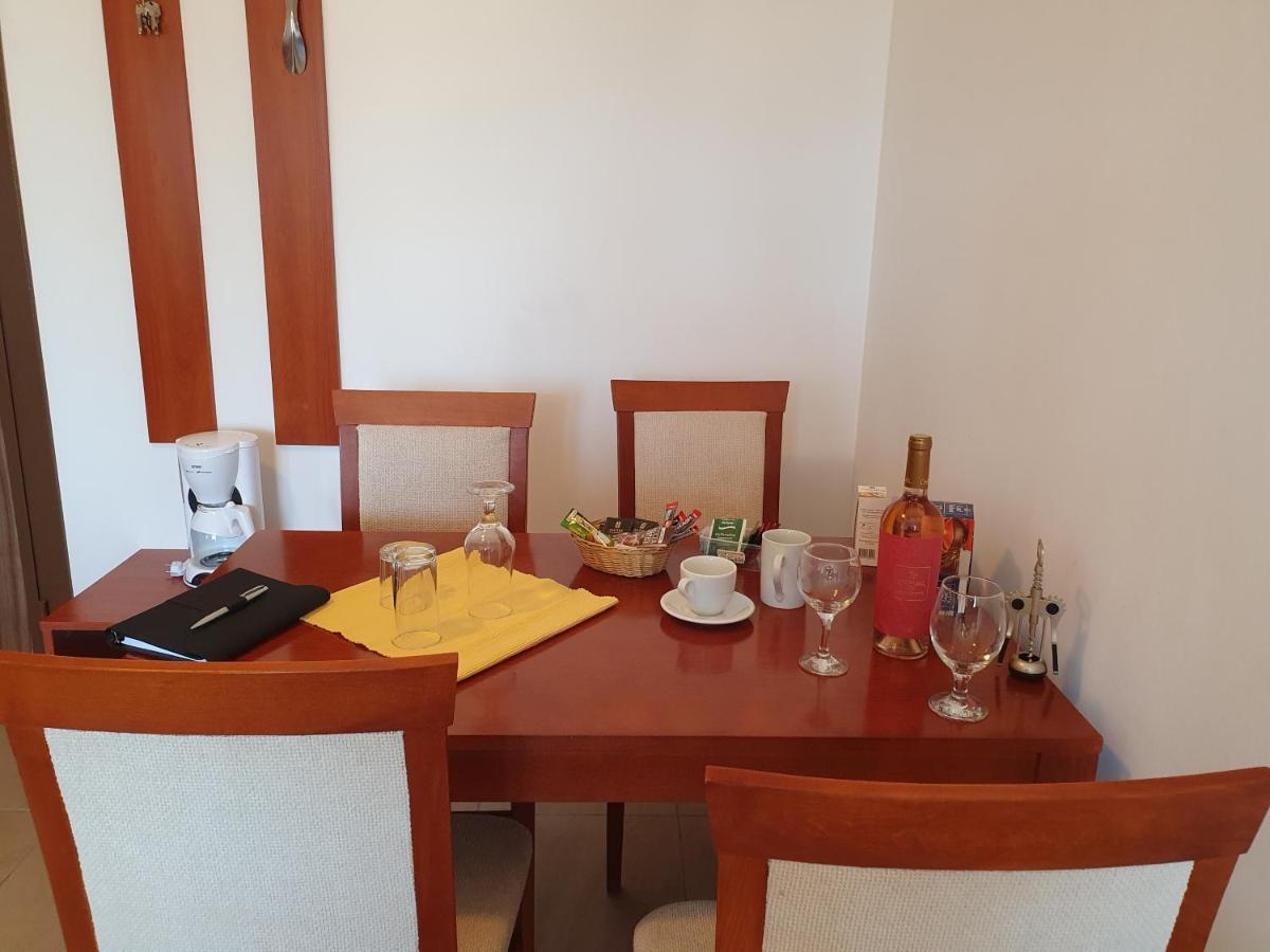 Apartment Ashton Hall - Sonnenstrand - Ost Slăntjev Brjag Exteriör bild